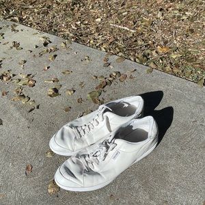 White sneaks